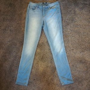 Super soft and stretchy Nine West jeggings